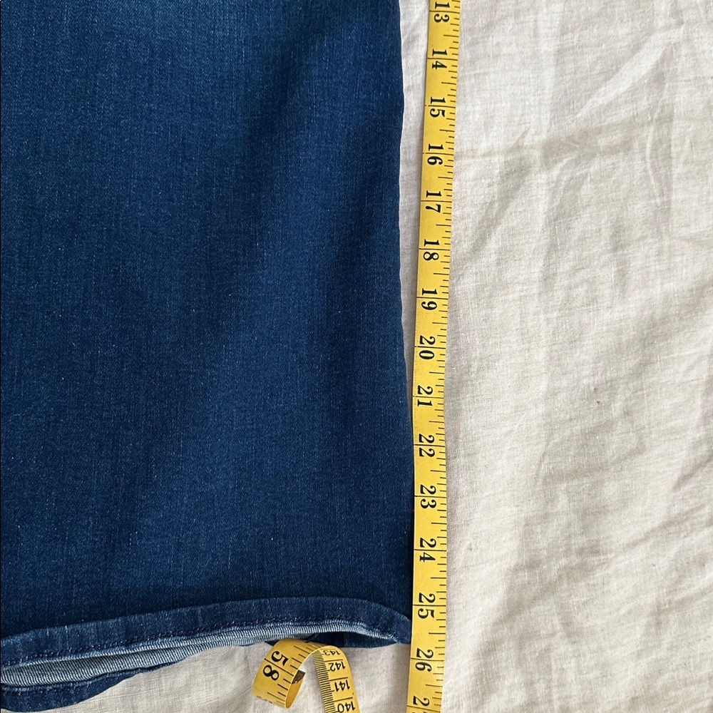 The Madewell Flare Crop Jean in Super Stretch Denim - Osgoode Wash - Picture 5 of 6